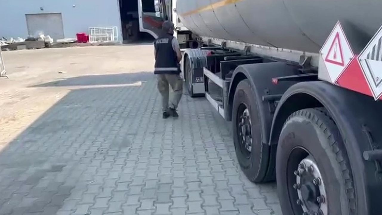 Adana’da Akaryakıt Tankerinde Şok Baskın! Tam 19 Bin 595 Paket Kaçak Sigara Ele Geçirildi, 1 Kişi Tutuklandı