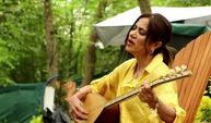 Nazlı Öksüz'den Kalplere Dokunan  “Saçların (Söküp Atılmıyor)”