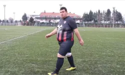 130 Kiloluk Forvet, Sosyal Medyayı Salladı!