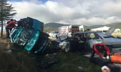 Bucak'ta Otomobil Kazası, 4 Kişi Hastaneye Kaldırıldı