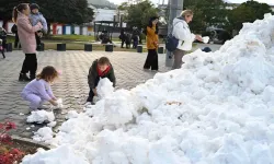 Çocuklar İçin Parka Kar Getirildi