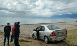 Ünlü Konyaaltı Sahili'nde Aracı Kuma Saplandı