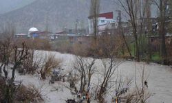 Beytüşşebap’ta şiddetli yağış nedeniyle okullar tatil edildi