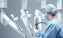 İzmir'de Robotik Cerrahi Mucizesi: Kolon kanserine robotik çözüm