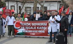 Sinop’ta sağlık çalışanlarından Gazze için “sessiz yürüyüş”