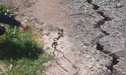 Tokat’ın Sulusaray İlçesinde Deprem Sonrası Yollar Çatladı