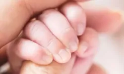 Gonca Vuslateri Erken Doğum Yaptı: İlk Bebeği Asya'yı Kucağına Aldı