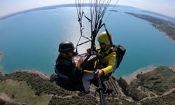 Adana'da Uçuş ve Tavla Keyfi Bir Arada! Pilotlar Bulutların Arasında Tavla Oynadı