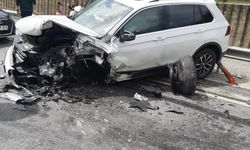 İki Otomobilin Kafa Kafaya Çarpışması Sonucu 1 Kişi Hayatını Kaybetti