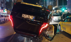 Maltepe'de İlginç Kaza: Otomobil Park Etmeye Çalışırken Araca Çarptı takla attı
