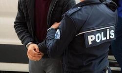 Osmaniye'de Polis Müdahalesi: 5 Düzensiz Göçmen Yakalandı, Araç Sürücüsü Tutuklandı