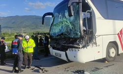Yalova-Bursa Karayolunda Trafik Kazası: Otobüs Tıra Arkadan Çarptı