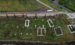 Pınarlı Mahallesi Mezarlığı'nda İlginç İnisiyatif: Dualar İçin Renkli Koltuklar
