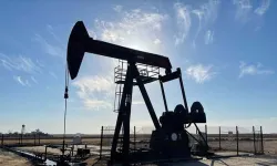 Petrol Piyasasında Fırtına Öncesi Sessizlik: OPEC+ Üretim Artışı Sonrası Uzmanlar Fiyatların Çökebileceğini Öngörüyor