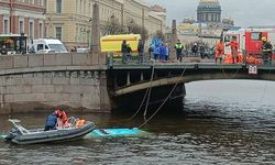Petersburg'da Nehre Uçan Otobüs Faciasında Ölü Sayısı 7'ye Yükseldi!