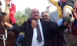 Emrullah Akpunar KİMDİR? Ak Parti'ye geçen Erzurum Aziziye Belediye Başkanı Emrullah Akpunar Hayatı ve Kariyeri?