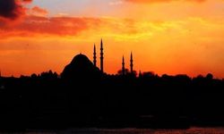 BAYRAM TATİLİ GÜNLERİ 📍 Ramazan Bayramı hangi tarihte başlıyor? Ramazan Bayramı tatili kaç gün sürecek ve hangi günlere denk geliyor?