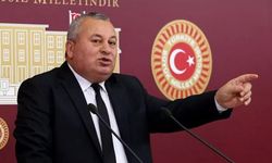 Demokrat Parti Kongresinde Tansiyon Yükseldi! İlay Aksoy'dan Sert İfadeler Dikkat Çekti: Cemal Enginyurt ve Salih Uzun Görevi Bırakabilir