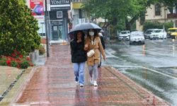 İstanbul’da Şiddetli Yağış! Dolu ve Sağanak Hayatı Felç Etti