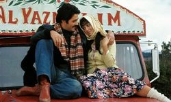 SELVİ BOYLUM AL YAZMALIM ;  Neden Hâlâ Kalpleri Sızlatıyor?