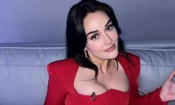 ESRA BİLGİÇ'İN KIRMIZI ELBİSESİ Moda Dünyasını Nasıl Etkiledi?  Hangi Stil Kurallarını Yıktı? Neden Kırmızıyı Seçti?