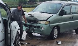 Osmaniye'nin Düziçi ilçesinde minibüs ile ticari aracın karıştığı trafik kazasında 1 kişi yaralandı