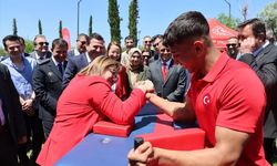 Fatma Şahin Bilek Güreşiyle Gençlere Meydan Okudu! Kazanan Kim Oldu?