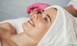 Gua Sha mı, Mikro Akım mı: Hangi Masaj Aleti Cildinize Daha Uygun?