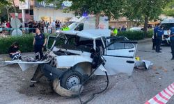 Denizli’de Yürek Yakan Kaza: Genç Kadın Ağaca Çarpan Otomobilde Hayatını Kaybetti, Araçtan 2 Yaşındaki Çocuk Yaralı Olarak Çıkarıldı