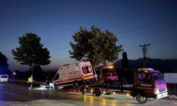 Bursa'da Kan Donduran Kaza: Ambulansla Çarpışan Otomobil Paramparça Oldu, Sürücü Ağır Yaralı!