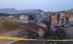 İzmir Menderes'te Üç Otomobilin Karıştığı Feci Zincirleme Kazada 5 Kişi Hayatını Kaybetti, 2 Kişi Yaralandı