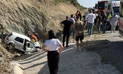 Manisa'da Menfeze Düşen Otomobilin İçinde Aile Faciası Yaşandı: 12 Yaşındaki Kız Hayatını Kaybetti, Anne ve Baba Yaralı
