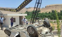 Mardin’in Nusaybin İlçesinde Meydana Gelen Trafik Kazasında Kontrolü Kaybeden Otomobil Şarampole Uçtu: 1 Ölü, 1 Yaralı