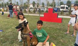 Osmaniye'de Jandarma Teşkilatı'nın 186. Kuruluş Yılı Kutlamalarında Millet Bahçesi'ne Akın Eden Vatandaşlar, Ekipmanları İnceledi, Hatıra Fotoğrafı Çektirdi