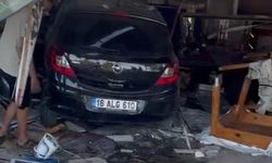 Mersin’de Dehşet Anları: Kontrolden Çıkan Otomobil Lokantaya Daldı, 2 Yaralı 3 Şok Geçiren Hastaneye Kaldırıldı