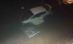 Adana’da Sulama Kanalına Uçan Araçta Can Pazarı: Mavi Bulvar’daki Kazada 3 Kişi Yaralandı