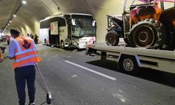 Amasya’da Şehit Ahmet Özsoy Tüneli’nde Yolcu Otobüsü ile Traktör Çarpıştı: 1 Yaralı Hastaneye Kaldırıldı