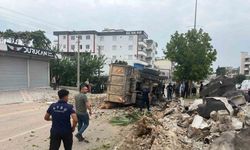 Osmaniye Kadirli’de Trafik Kazası: Kontrolden Çıkan Kamyon Orta Refüje Çarptı