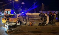 Çanakkale’de Gece Yarısı Feci Kaza: Ticari Taksi ile Otomobil Çarpıştı, 8 Kişi Yaralandı