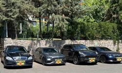 15 İlde Eş Zamanlı Gümrük Kaçağı Lüks Araç Operasyonu: Sahte Evrakla Milyonluk Otomobilleri Tescil Ettiler, 15 Kişi Tutuklandı