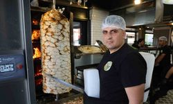 Adana’nın Yaz Sıcağında Hayatta Kalmanın Yolu Buzdan Geçiyor: Dönerciler Günlük 4 Kalıp Buzla Ocak Başında Mesai Yapıyor