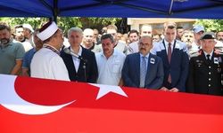 Nevşehir’de Trafik Kazasında Hayatını Kaybeden Astsubay Berat Karabodur, Balıkesir Sındırgı’da Resmi Askeri Törenle Toprağa Verildi