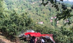 Giresun Tirebolu’da Fındık İşçilerini Taşıyan Kamyonetin Şarampole Yuvarlanmasıyla Meydana Gelen Kazada 1 İşçi Hayatını Kaybetti, 9 Kişi Yaralandı