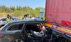 Kırklareli’de Hurdaya Dönen Araçtan Mucize Kurtuluş! Tırın Altında Sıkışan Otomobilde 2 Yaralı