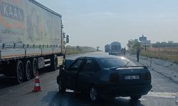Konya-Karapınar Yolunda Poligon Kavşağı’nda Feci Çarpışma: İki Otomobilin Karıştığı Kazada 4 Kişi Yaralandı
