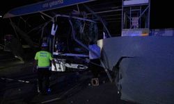 Malatya’da Gece Saatlerinde Korkunç Kaza: Yolcu Otobüsü Akaryakıt İstasyonuna Girdi, 8 Yaralı Hastaneye Kaldırıldı