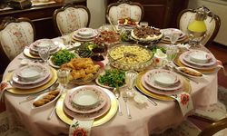 RÜYADA SOFRA KURMAK HANGİ HAYIRLI DEĞİŞİKLİKLERE İŞARET EDER?