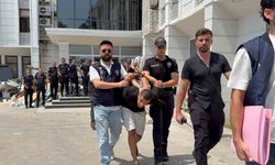 Mersin Akdeniz'de Türkan Söylemez ve Kızı Aygül Çınar Evlerinin Önünde Silahla Vurularak Öldürüldü, Zanlı Viranşehir'de Kıskıvrak Yakalandı