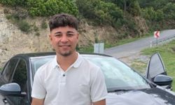 Hatay’da Trafik Yarışı Faciaya Dönüştü: 18 Yaşındaki Genç Motosikletiyle Kamyonete Çarpıp Hayatını Kaybetti