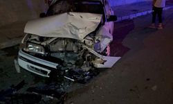 Niğde’de Feci Kaza: Kafa Kafaya Çarpışan Araçlarda 3 Çocuk ve 6 Yaralı Ambulanslarla Hastaneye Sevk Edildi